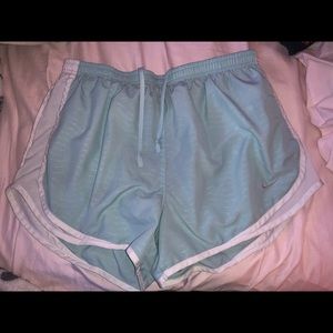 🌹Nike shorts!!